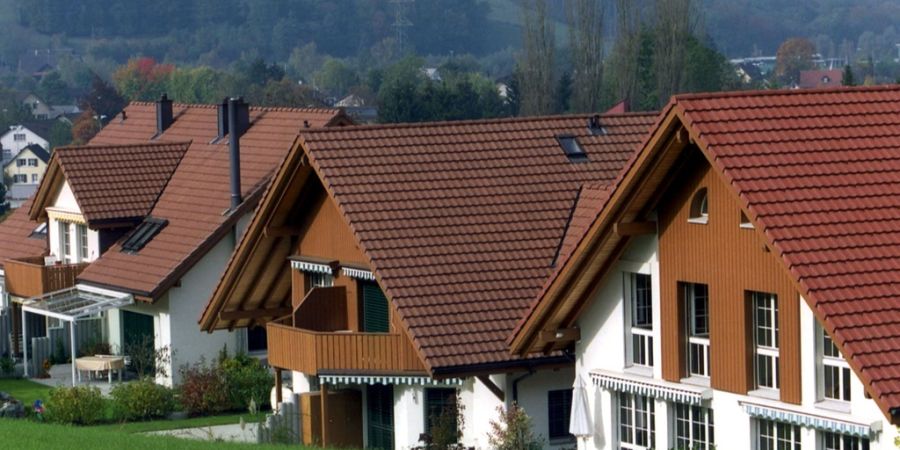 Einfamilienhäuser in der Schweiz: Über die Hälfte wird nur von ein oder zwei Personen bewohnt (Symbolbild).