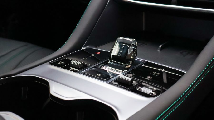 Dank der neusten Technologie bietet der SEAL U DM-i zudem eine Intelligente, nahtlose Sprachsteuerung, zahlreiche nützliche Funktionen und alle wichtigen Informationen in Echtzeit.