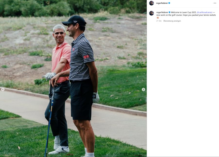 Carlos Alcaraz und Roger Federer machen einen Ausflug auf den Golfplatz.