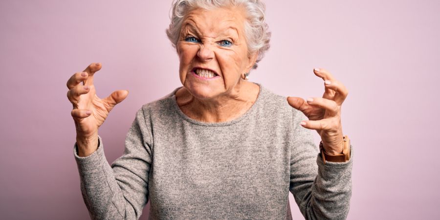 Seniorin, verärgert