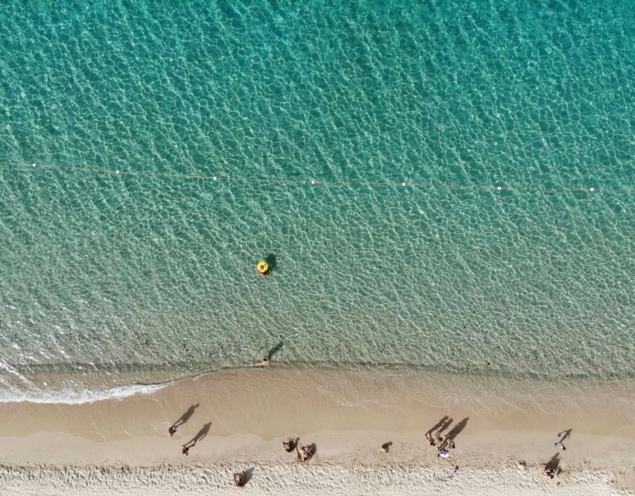 Auf Sardinien dürfen an einigen Stränden keine Sandburgen gebaut werden. (Symbolbild)