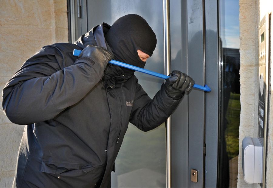 Die Kriminellen haben Schmuck im Wert von einer Viertelmillion Franken mitgehen lassen. (Symbolbild)