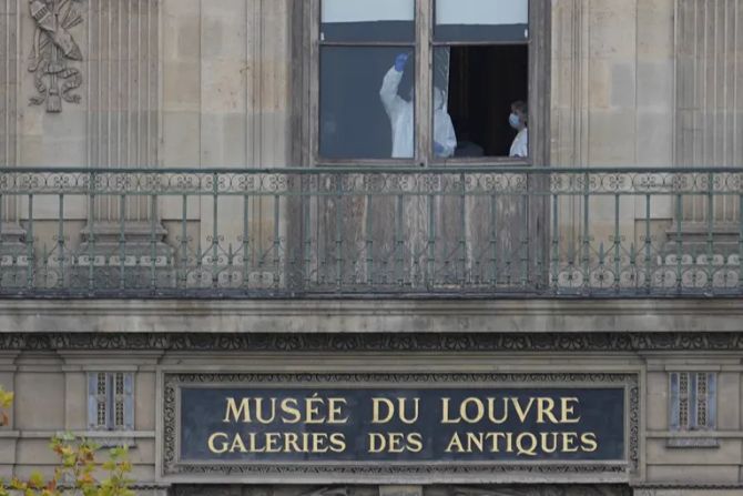 Polizei Louvre