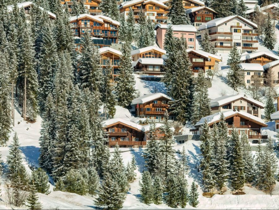 Auch wenn es in der Schweiz Après-Ski-Bars gibt, hält Tourismus-Experte Jürg Stettler ähnliche Massnahmen für unwahrscheinlich. (Symbolbild)