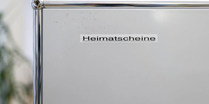 Ohne Gegenstimme - Schwyz schafft die Hinterlegung des Heimatscheins ab Ohne Gegenstimme - Schwyz schafft die Hinterlegung des Heimatscheins ab