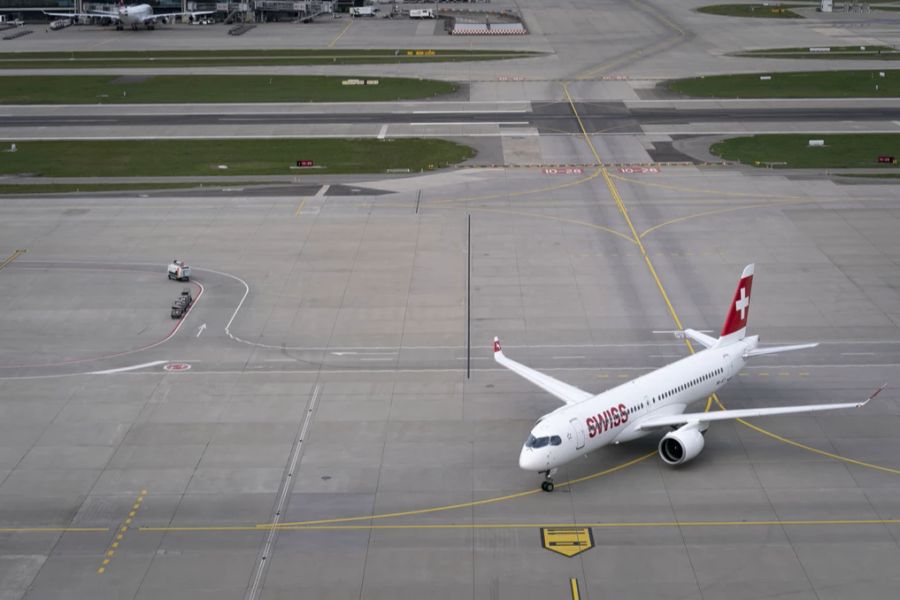 Einem Passagier der Fluggesellschaft Swiss wird plötzlich die Buchung storniert. Dabei habe er weder etwas getan noch sei er darüber informiert worden.