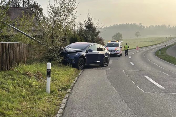 Tesla Strassenlampe Aargau