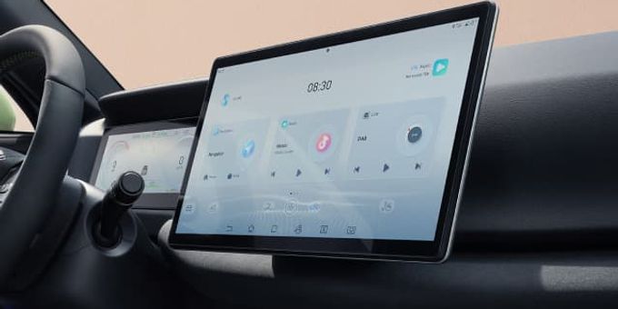 Ein zentrales Merkmal des Interieurs ist der drehbare Infotainment-Bildschirm, der je nach Vorliebe des Fahrers zwischen Hoch- und Querformat wechseln kann. BYD atto 2