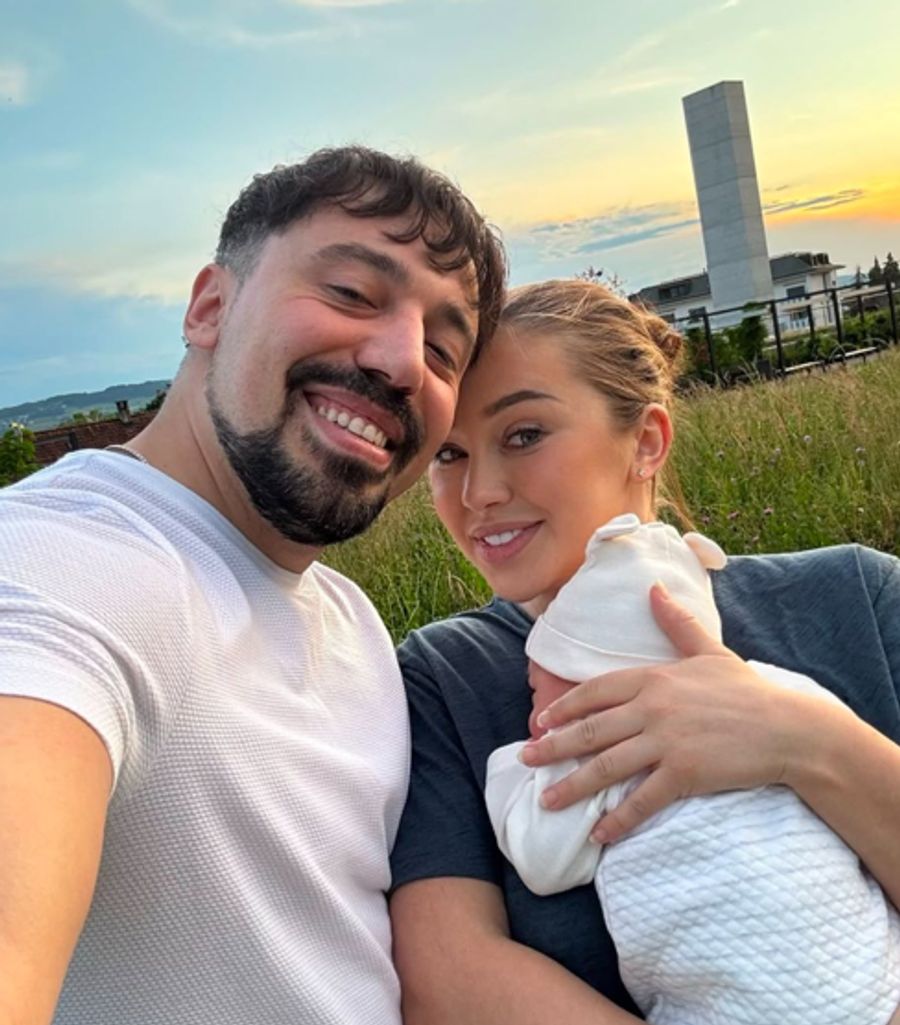 Zeki und Yuliya Benza zeigen sich überglücklich.