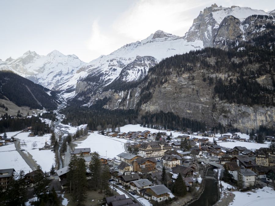 Das Dorf Kandersteg BE ist durch einen möglichen Erdrutsch am Spitzen Stein bedroht.