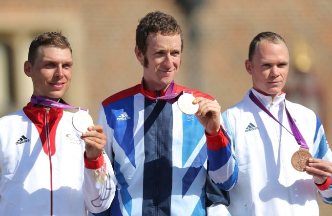 Bradley Wiggins mit seiner Olympia-Goldmedaille in London 2012. Bradley Wiggins