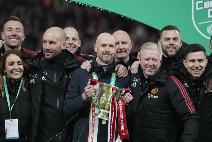 Mitchell van der Gaag (3.v.l.) war bei Ajax und ManUtd Assistent von Erik ten Hag. Mitchell van der Gaag