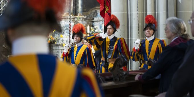Die Schweizergarde gedenkt ihrer gefallenen Gardisten bei der Plünderung Roms. Schweizergarde