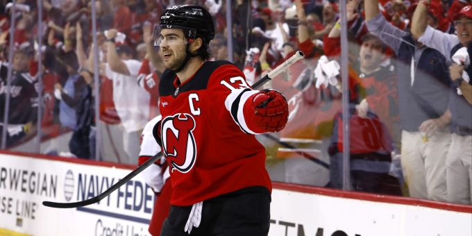 Nico Hischier ist einer von vier NHL-Stars im Schweizer Kader für die Eishockey-WM. Nico Hischier NHL Eishockey-WM