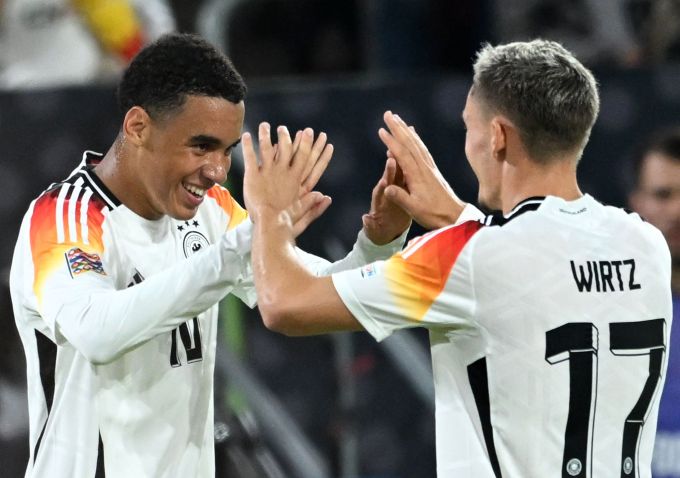 Jamal Musiala (l.) und Florian Wirtz werden wohl nicht gemeinsam für Bayern München auflaufen. Bayern München