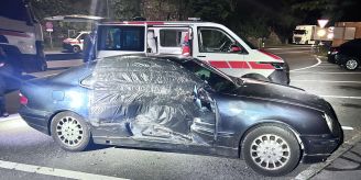 Brunnen SZ - Fahrzeugseite mit Plastikfolie zugedeckt – stillgelegt