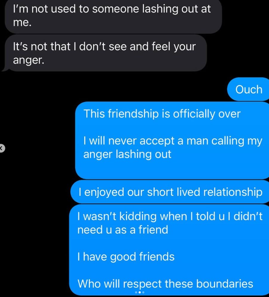 Auch Screenshots von einer Unterhaltung teilt er. Offenbar kündigt er jemandem die Freundschaft.