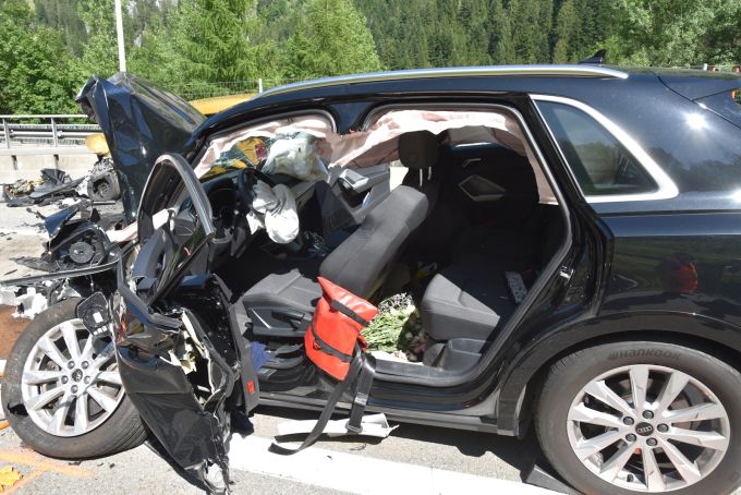 Mehrere Personen wurden bei der Kollision verletzt. Kollision