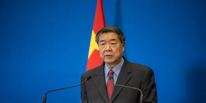 Chinas Vize-Regierungschef He Lifeng leitet die Delegation der Volksrepublik. China