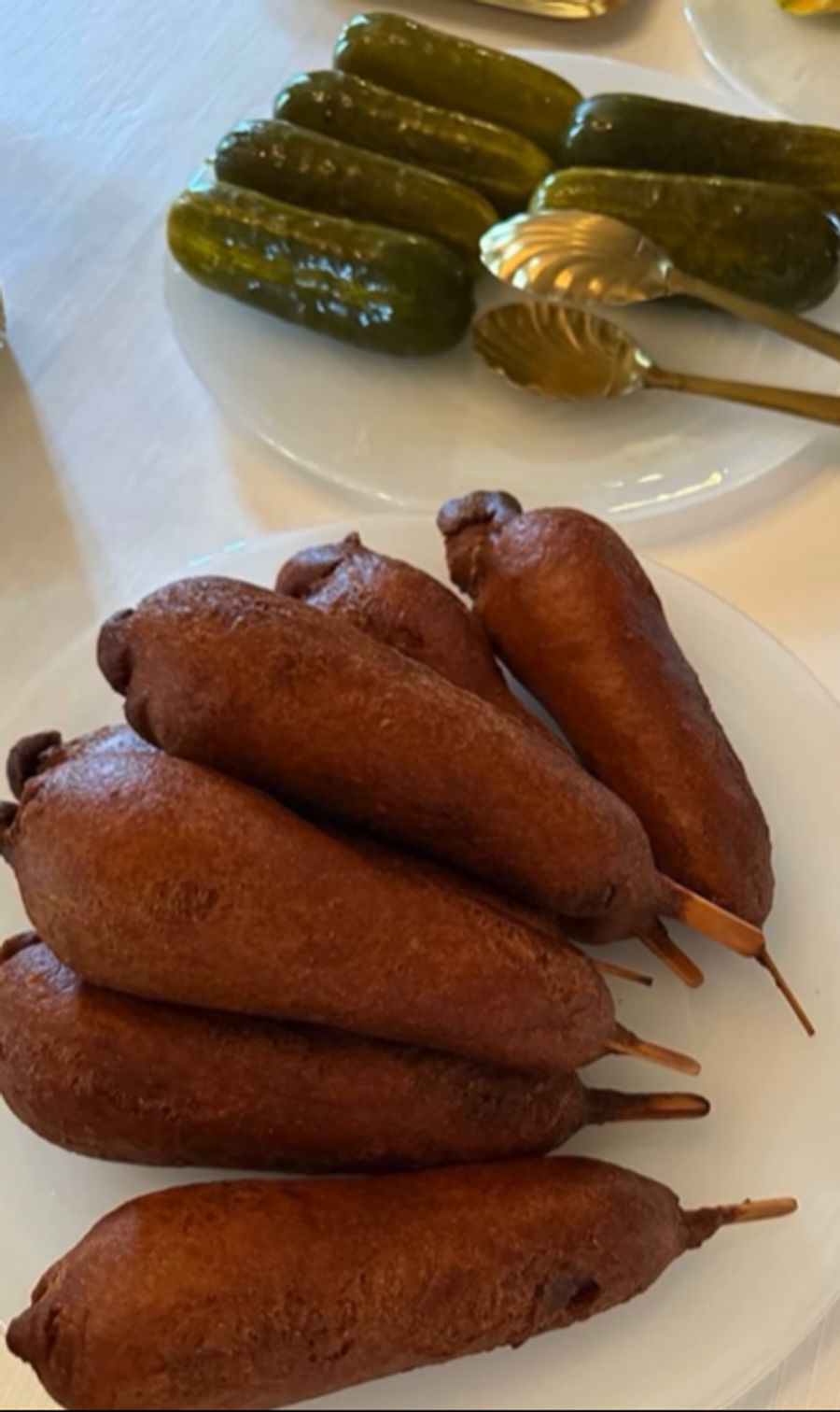 Bei so vielen Aktivitäten wird man hungrig: Die Sussex' gönnten sich Gewürzgurken und Corndogs.