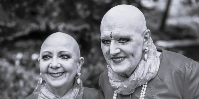 Eva (r.) vom Künstlerduo Eva & Adele ist am Mittwoch in Berlin verstorben. (Archivbild) Eva Adele