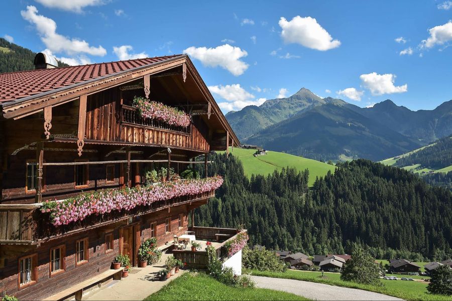 Wie aus dem Bilderbuch: ein Bauernhof in Alpbach, einem von Österreichs schönsten Dörfern.