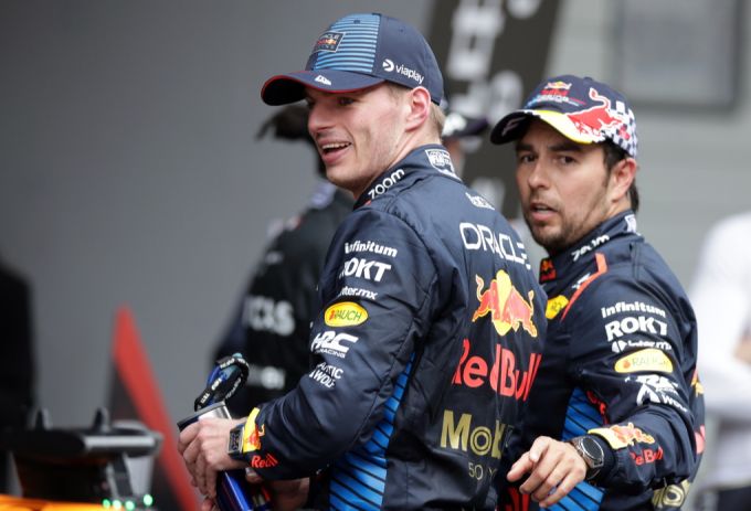 Max Verstappen fährt seinen Teamkollegen bei Red Bull davon. Sergio Pérez Red Bull