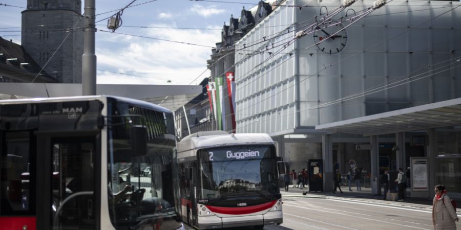 Auf St. Galler Kantonsstrassen werden Busbuchten zum gesetzlichen Regelfall. Für Ausnahmen braucht es gute Gründe. (Archivbild)