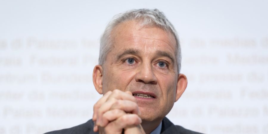Gemeinsam gegen Gewalt: Justizminister Beat Jans stellt die neue Charta gegen Radikalisierung und Extremismus den Medien vor.