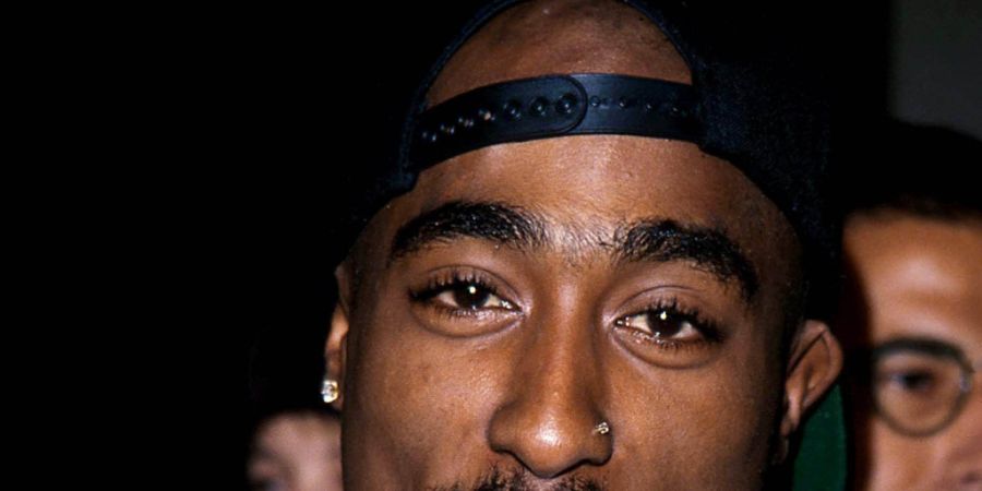 ARCHIV - Der Rapper Tupac Shakur im Jahr 1994. Foto: Tom Rodriguez/Globe Photos via ZUMA Wire/dpa/Archivbild