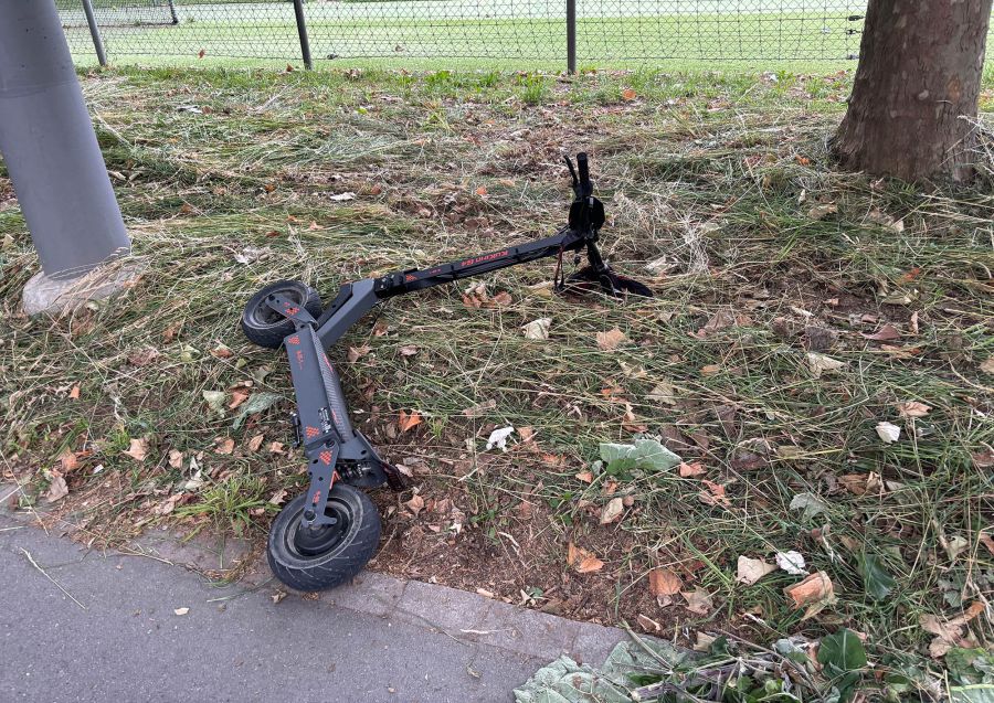 Im Juni stürzten in Allschwil BL Lenker und Mitfahrer zu Boden.