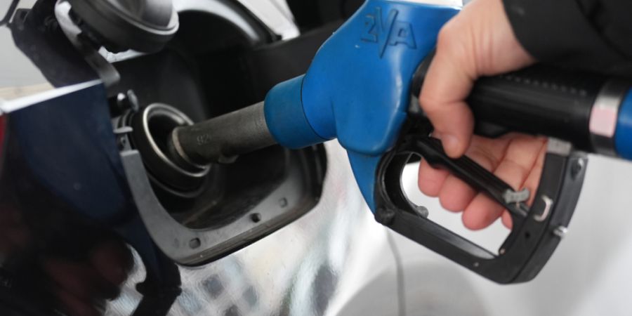 Fürs Tanken und Heizen mussten deutsche Verbraucher im August über 10 Prozent mehr zahlen als ein Jahr zuvor. (Symbolbild)