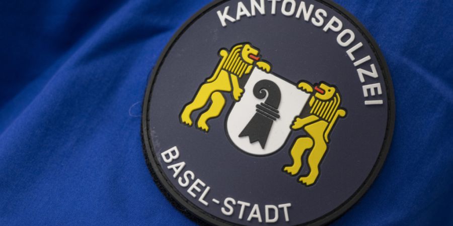 Mitarbeitende der Kantonspolizei Basel-Stadt leiteten sofort eine Reanimation ein. (Archivbild)