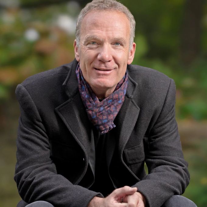 Mark Balsiger ist Polit-Analyst und Buchautor. Mark Balsiger