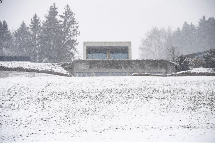 Er will, dass die Villa bald zwangsversteigert wird.