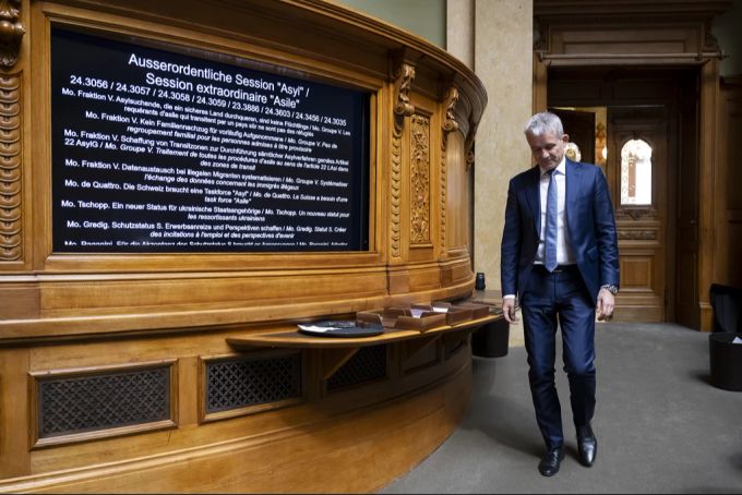Der Bundesrat, und mit ihm Justizminister Beat Jans, sprach sich gegen die Motion der SVP aus, die den Familiennachzug von vorläufig aufgenommenen abschaffen woll. Beat Jans Familiennachzug Asyl