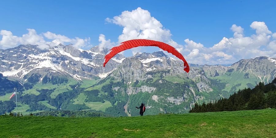 «Das Problem ist bekannt und leider auch immer wieder ein Ärgernis», sagt der Inhaber einer Flugschule. (Symbolbild)