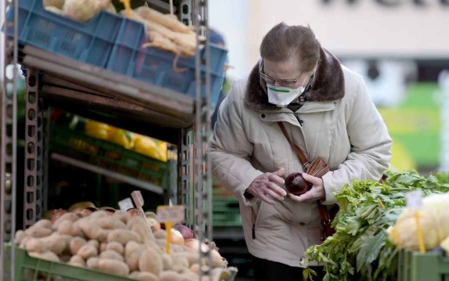 Frau Markt Coronamaske