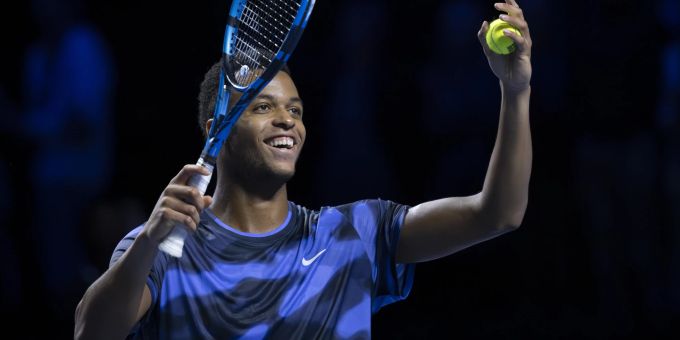 Giovanni Mpetshi Perricard gewinnt die Swiss Indoors in Basel. Swiss Indoors
