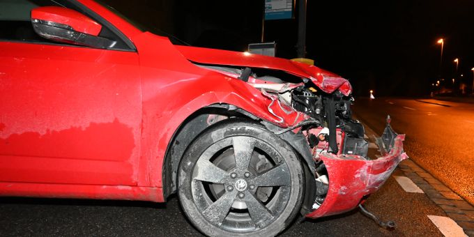 Montlingen SG - Betrunkener Autofahrer (21) prallt in Lieferwagen