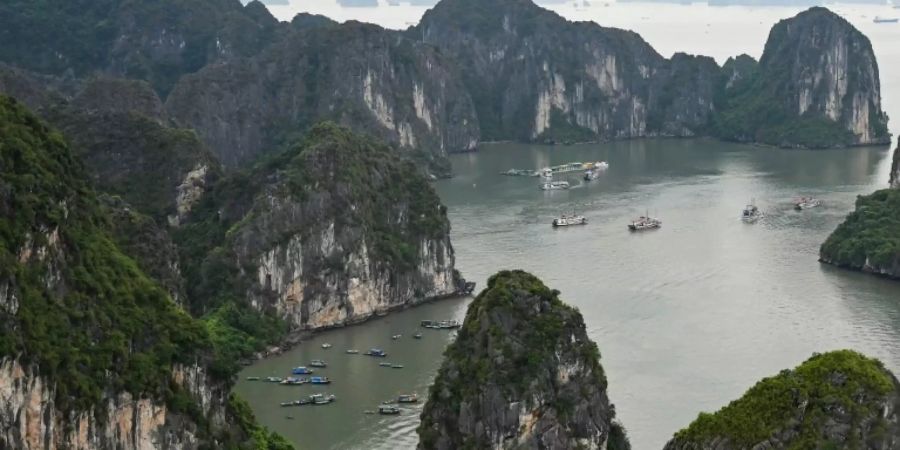 Blick auf die Halong-Bucht aus dem Hubschrauber