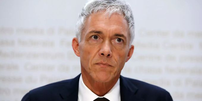 Bundesanwalt Michael Lauber verteidigt sich vergangenen Freitag vor den Medien. lauber