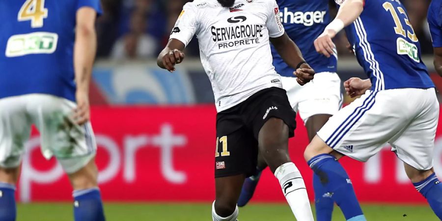 Marcus Thuram (Mitte) steigt mit Guingamp ab (Archivbild)