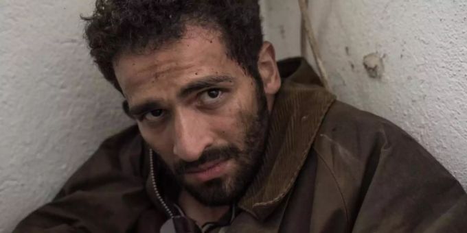 Achmet Sharif (Hassan Akkouch) versteckt sich vor den Burgenländern. Foto: Toni Muhr/ZDF Achmet Sharif (Hassan Akkouch) versteckt sich vor den Burgenländern. Foto: Toni Muhr/ZDF