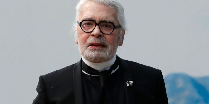 Modezar Karl Lagerfeld (†85).