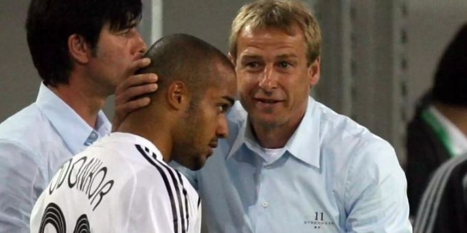 Bei der WM 2006: Bundestrainer Jürgen Klinsmann (r) und Joachim Löw. Die Euro 2020 soll für den jetzigen DFB-Trainer zum gelungenen Abschied werden. Euro 2020