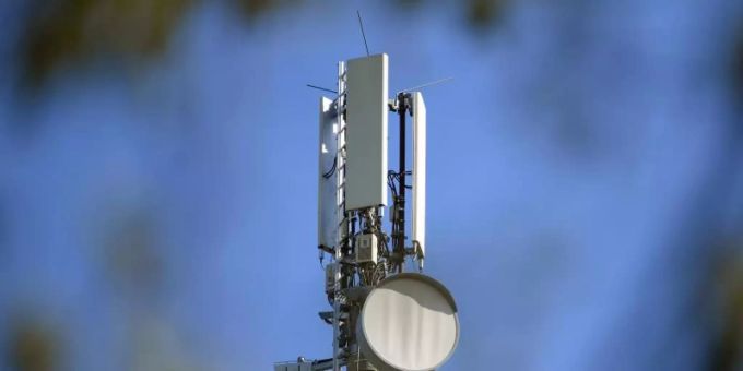 Ein Sendemast für Mobilfunk vor blauem Himmel. Foto: Patrick Pleul/dpa-Zentralbild/dpa Ein Sendemast für Mobilfunk vor blauem Himmel. Foto: Patrick Pleul/dpa-Zentralbild/dpa