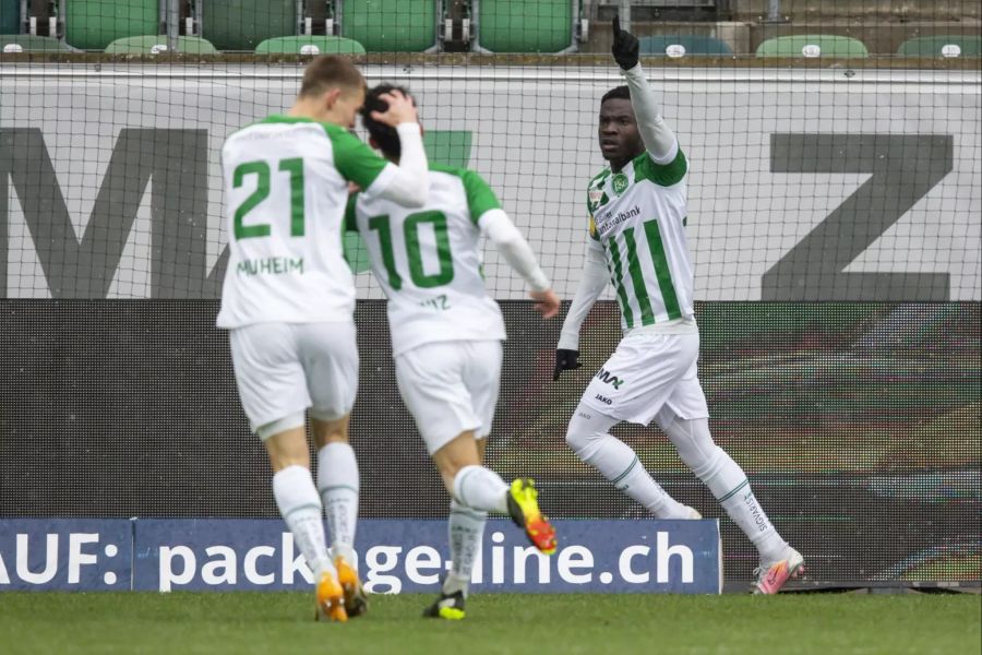 FCSG-Stürmer Thody Elie Youan (r.) jubelt nach seinem Tor im Spiel gegen die Young Boys.