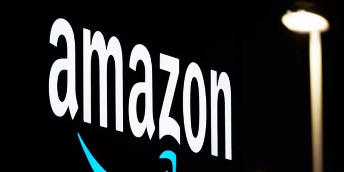 Die Arbeitsbedingungen beim weltgrössten Onlinehändler Amazon stehen bereits seit längerer Zeit in der Kritik. Nun hat sich der Konzern nach einer Twitter-Auseinandersetzung entschuldigt. Foto: Soeren Stache/dpa-Zentralbild/dpa Die Arbeitsbedingungen beim weltgrössten Onlinehändler Amazon stehen bereits seit längerer Zeit in der Kritik. Nun hat sich der Konzern nach einer Twitter-Auseinandersetzung entschuldigt. Foto: Soeren Stache/dpa-Zentralbild/dpa