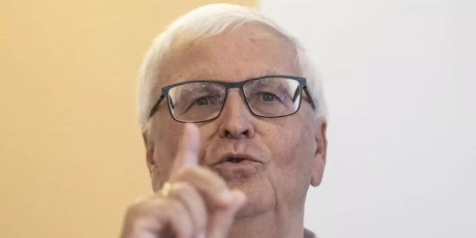 Sieht seine Integrität durch die Ethikkommission «schwer beschädigt»: Theo Zwanziger. Foto: Boris Roessler/dpa Sieht seine Integrität durch die Ethikkommission «schwer beschädigt»: Theo Zwanziger. Foto: Boris Roessler/dpa